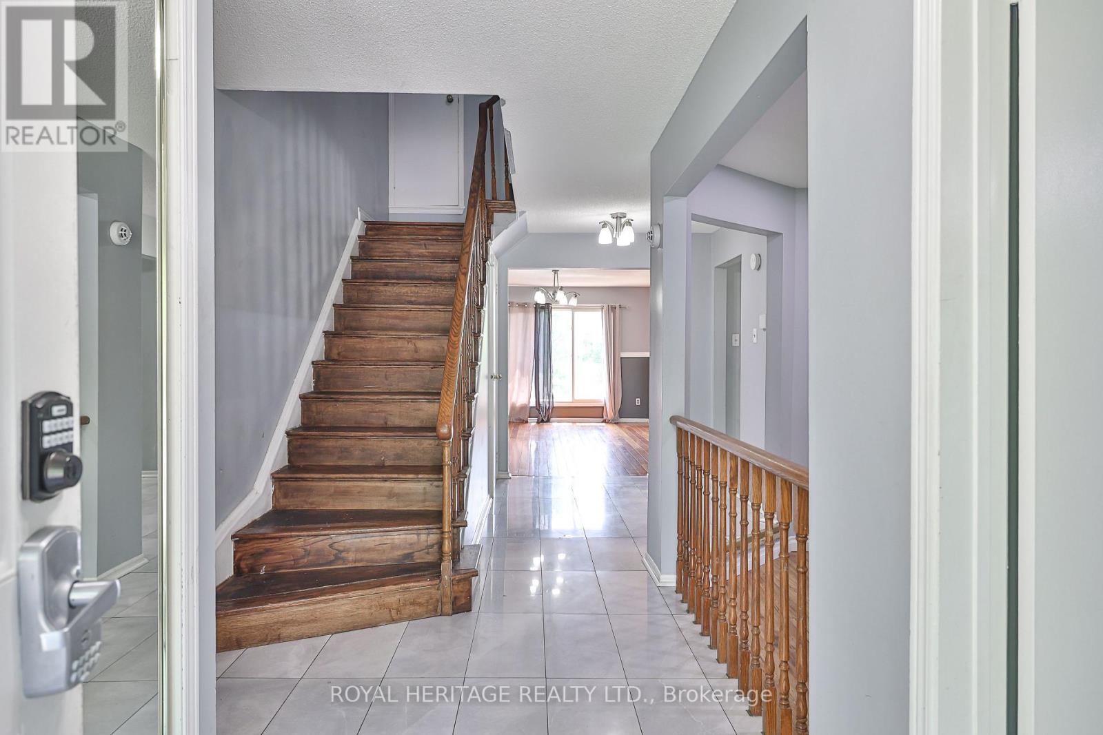 28 Nanport Street, Brampton, Ontario  L6S 4A3 - Photo 3 - W12201266