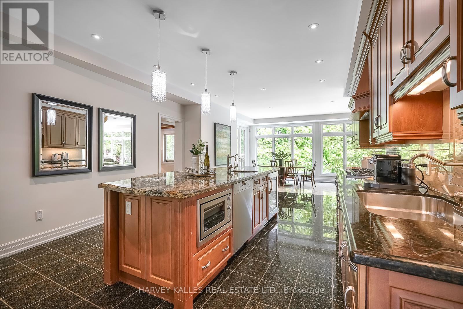 785 Glenleven Crescent, Mississauga, Ontario  L5H 1A9 - Photo 8 - W12195495
