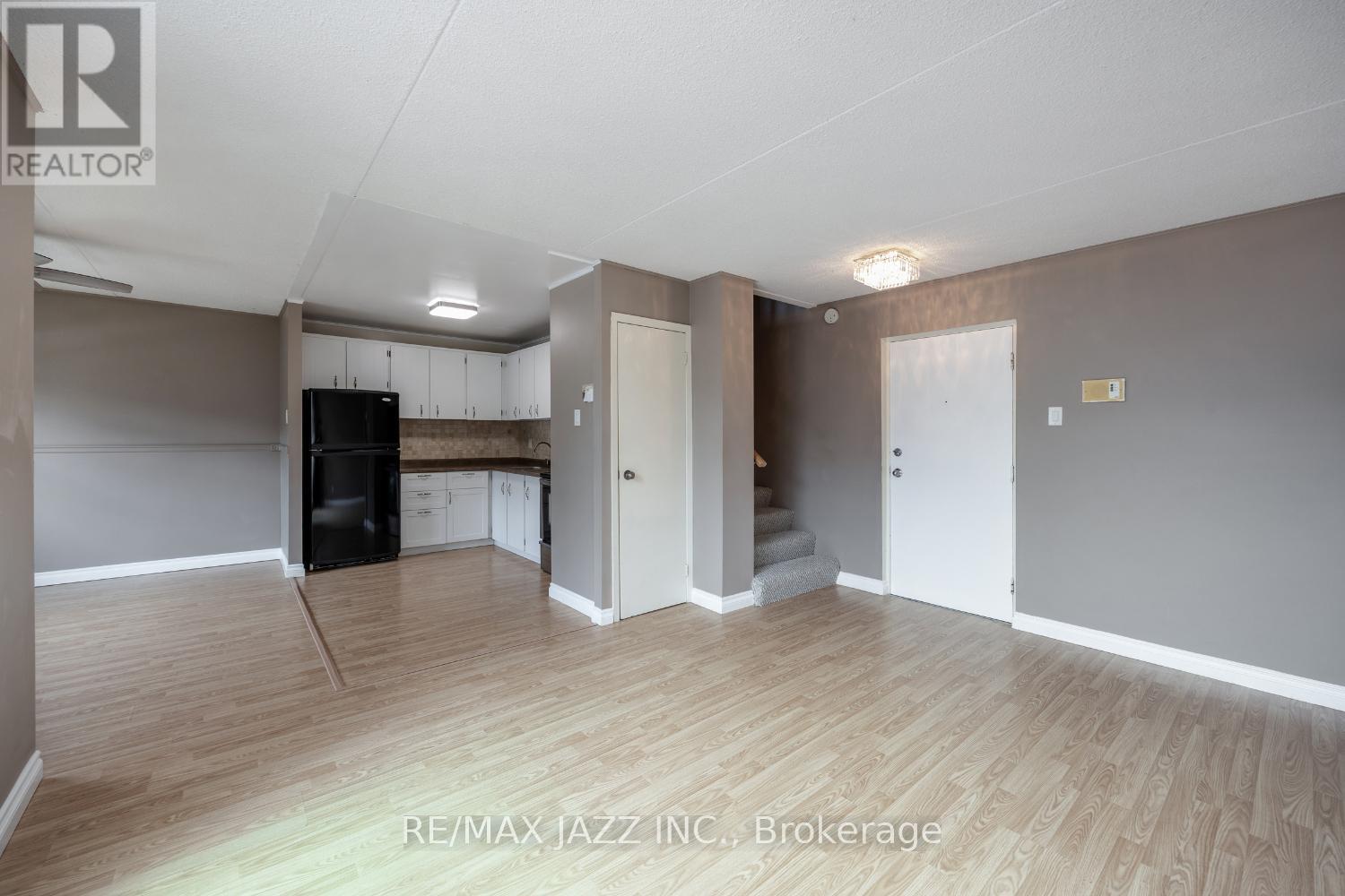 206 - 580 Mary Street E, Whitby, Ontario  L1N 2R3 - Photo 8 - E12201415