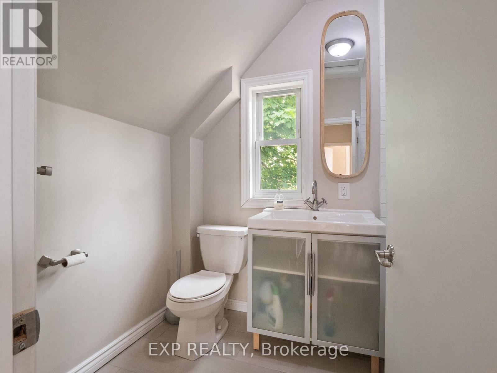33 Fraser Avenue, Hamilton, Ontario  L8H 4G6 - Photo 11 - X12201370