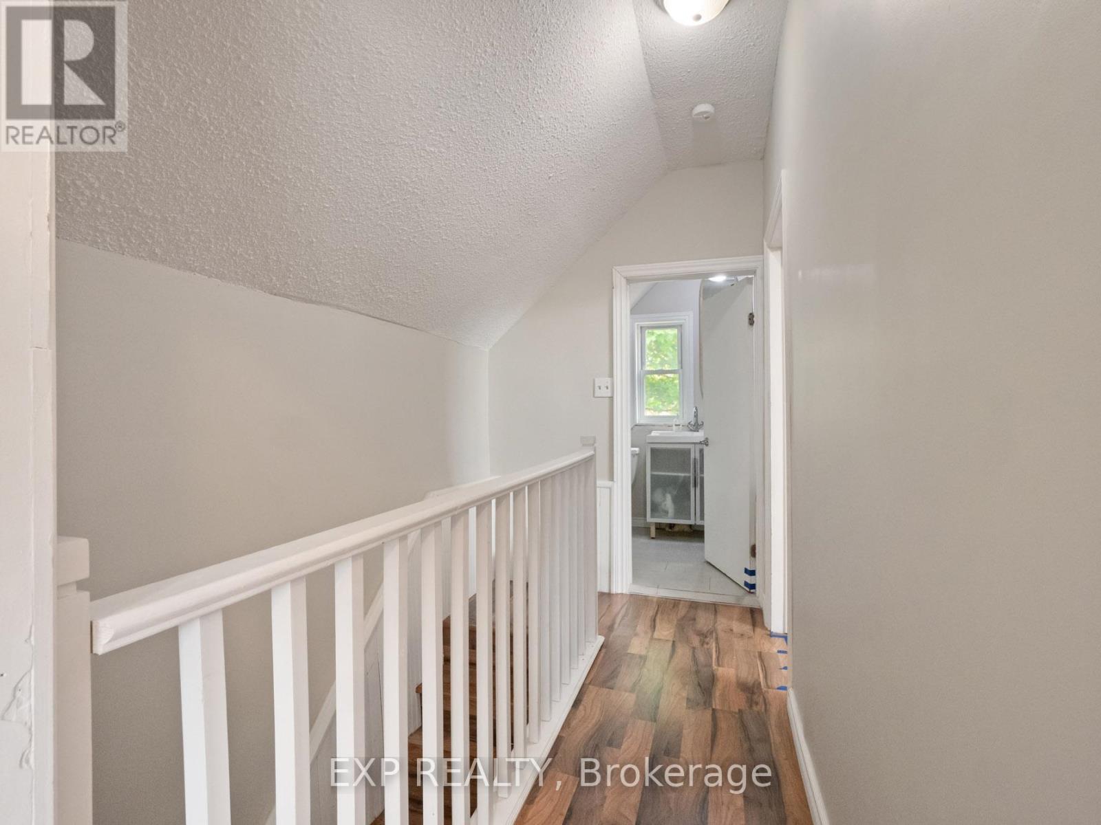 33 Fraser Avenue, Hamilton, Ontario  L8H 4G6 - Photo 12 - X12201370