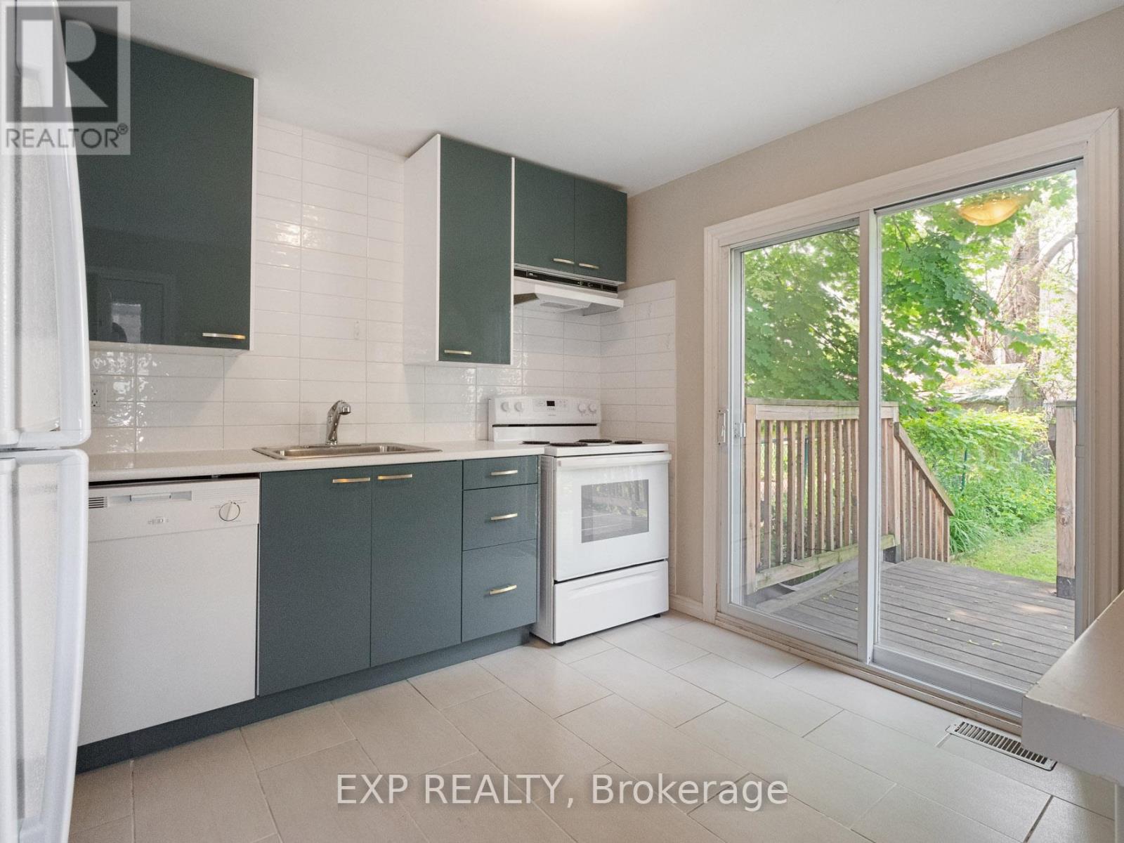 33 Fraser Avenue, Hamilton, Ontario  L8H 4G6 - Photo 7 - X12201370