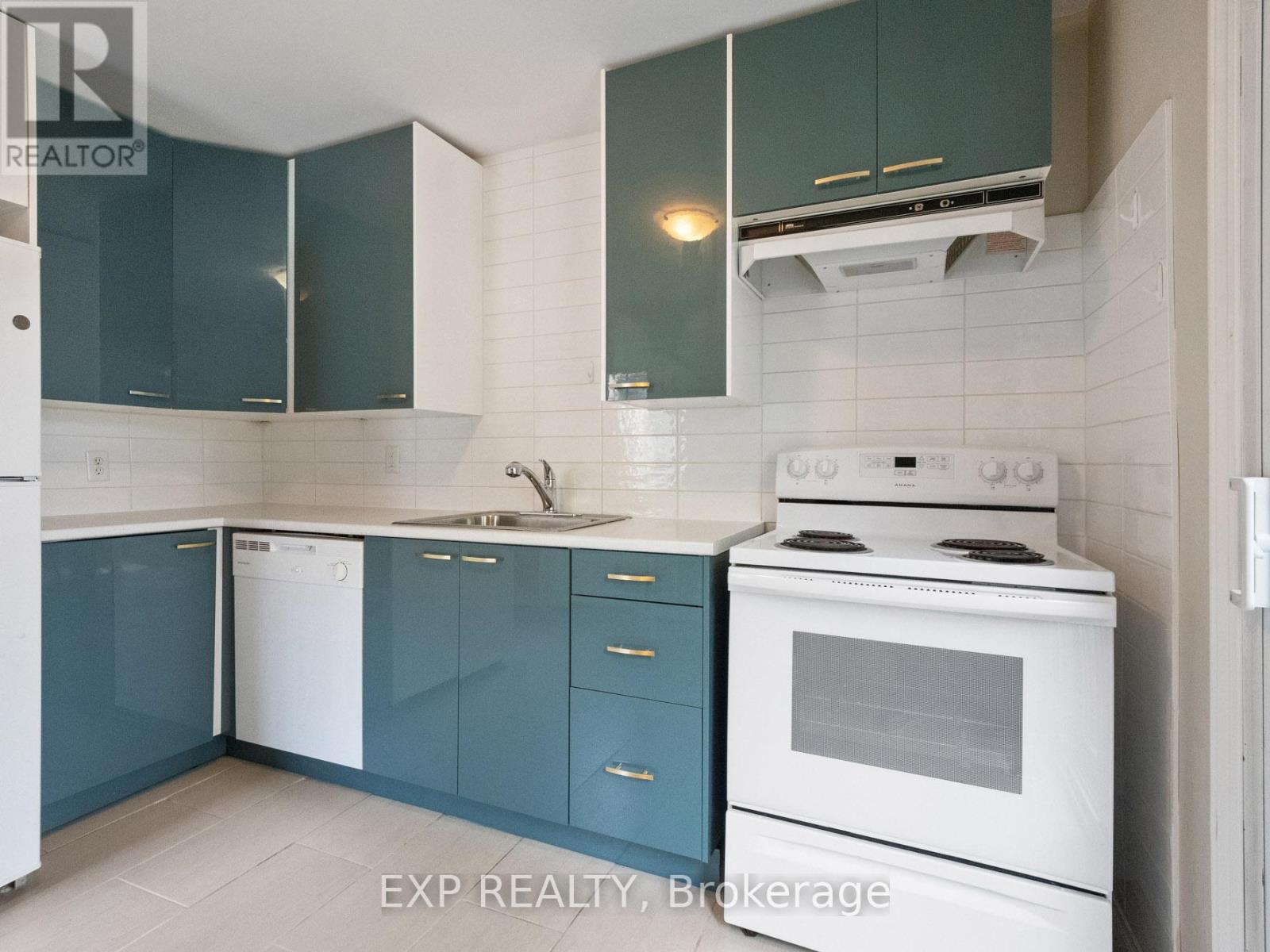 33 Fraser Avenue, Hamilton, Ontario  L8H 4G6 - Photo 8 - X12201370