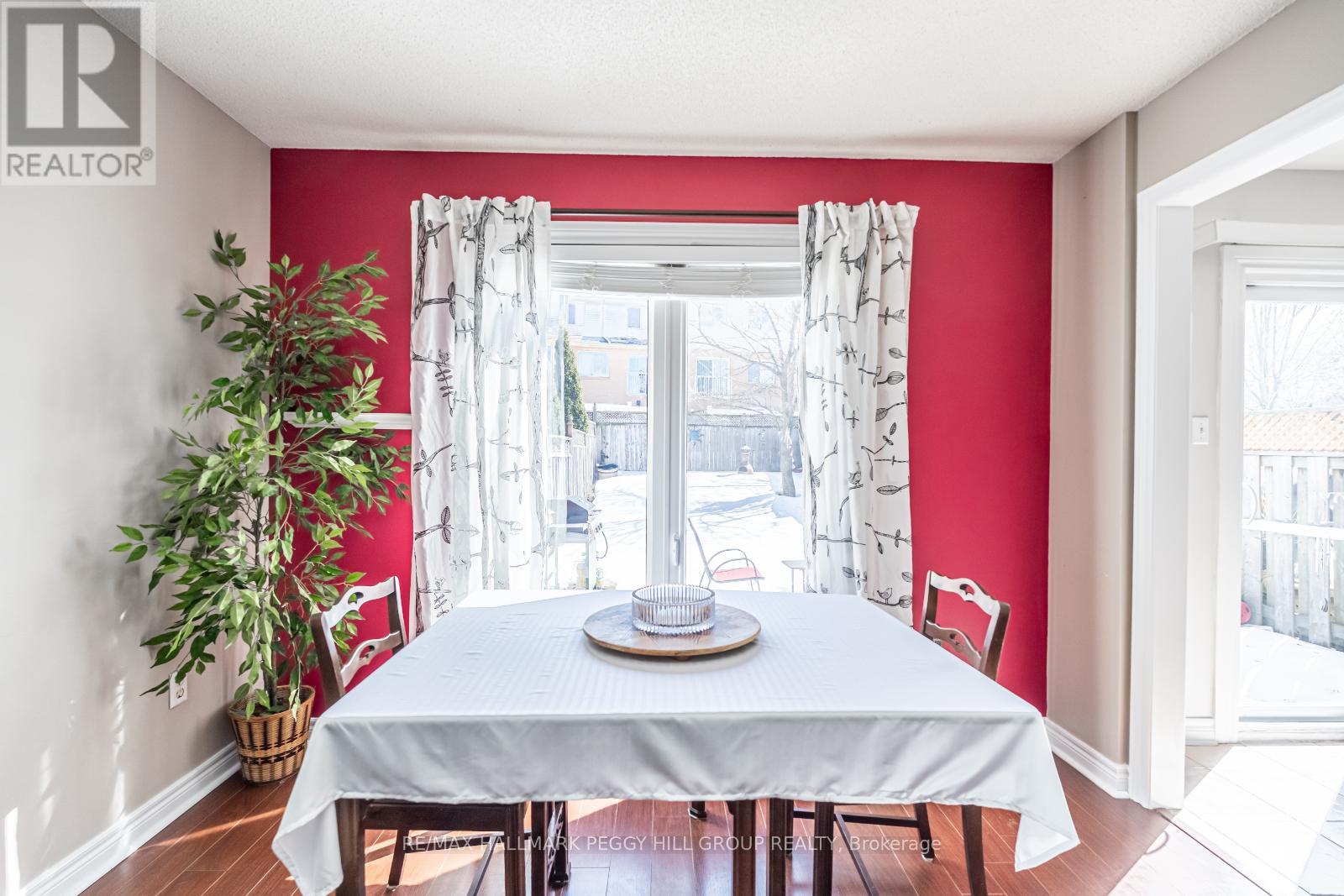 8 Rolling Hills Lane, Caledon, Ontario  L7E 1T9 - Photo 6 - W12113134