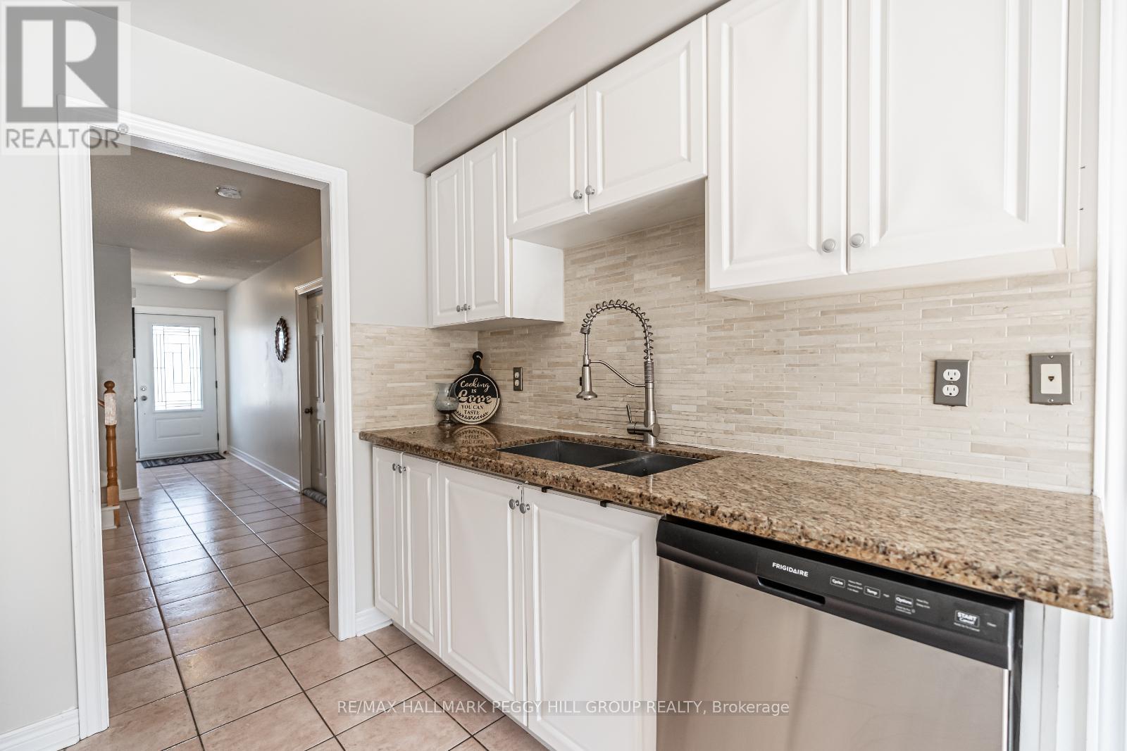 8 Rolling Hills Lane, Caledon, Ontario  L7E 1T9 - Photo 4 - W12113134