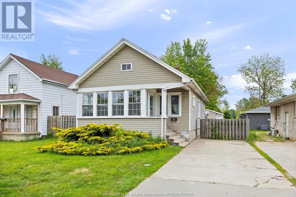 MLS# 25014318: 110 ERIE STREET South, Leamington, Canada