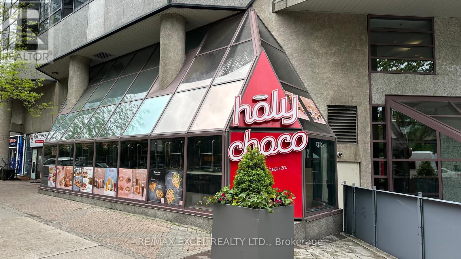 35 ST JOSEPH STREET, Toronto, Ontario