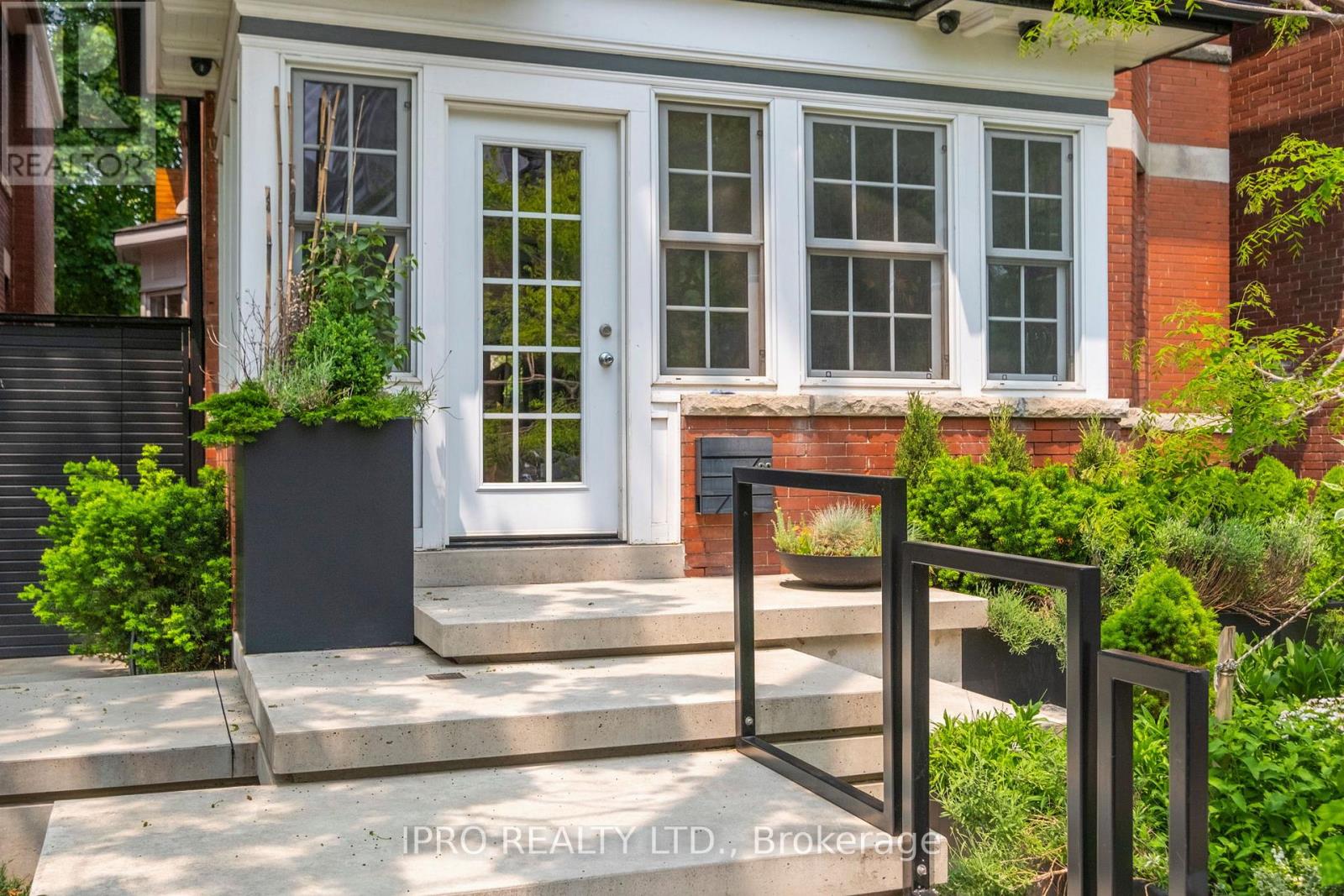 20 Fairview Boulevard, Toronto, Ontario  M4K 1L9 - Photo 2 - E12201347