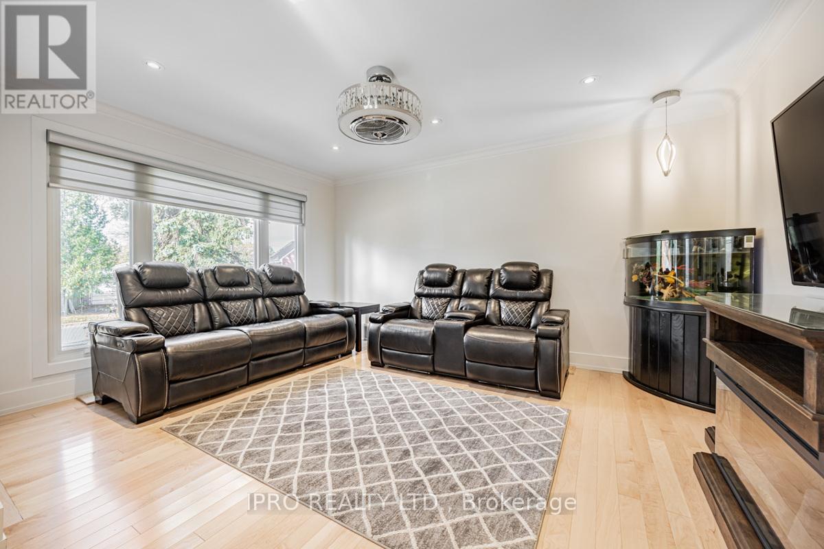 55 Lilian Drive, Toronto, Ontario  M1R 3W2 - Photo 8 - E12201403
