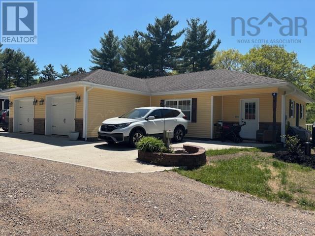 4-6 Fallsview Place, Coldbrook, Nova Scotia  B4R 1B5 - Photo 4 - 202512716