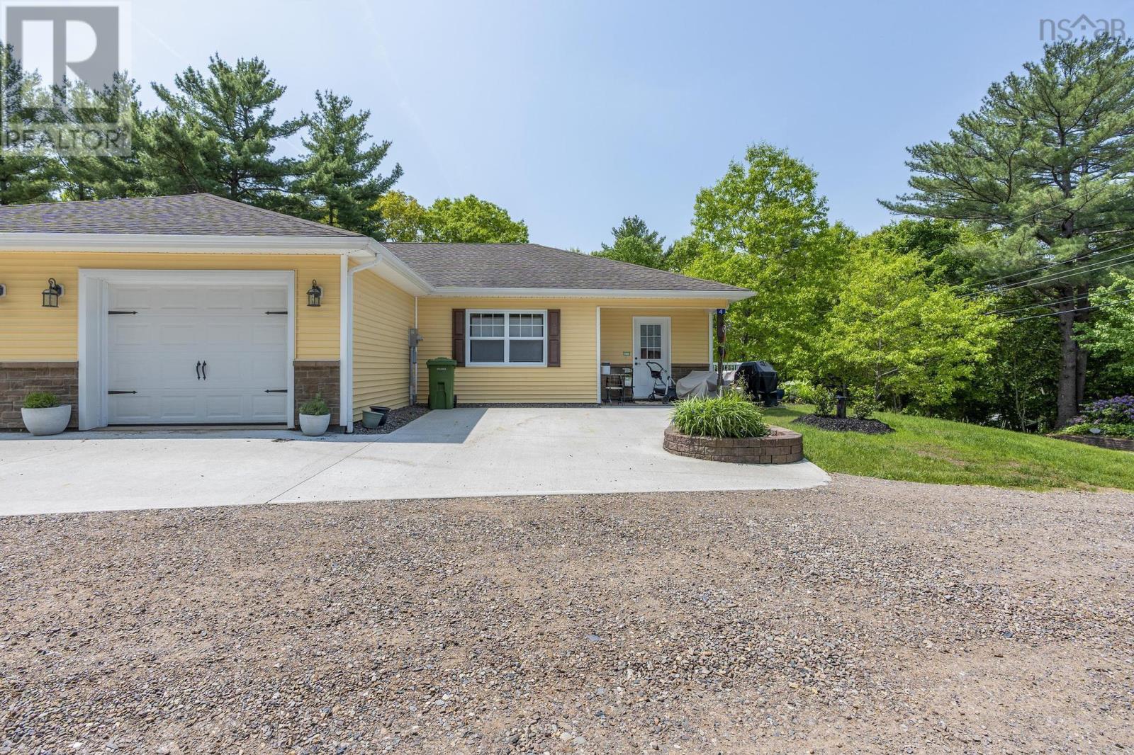 4-6 Fallsview Place, Coldbrook, Nova Scotia  B4R 1B5 - Photo 6 - 202512716