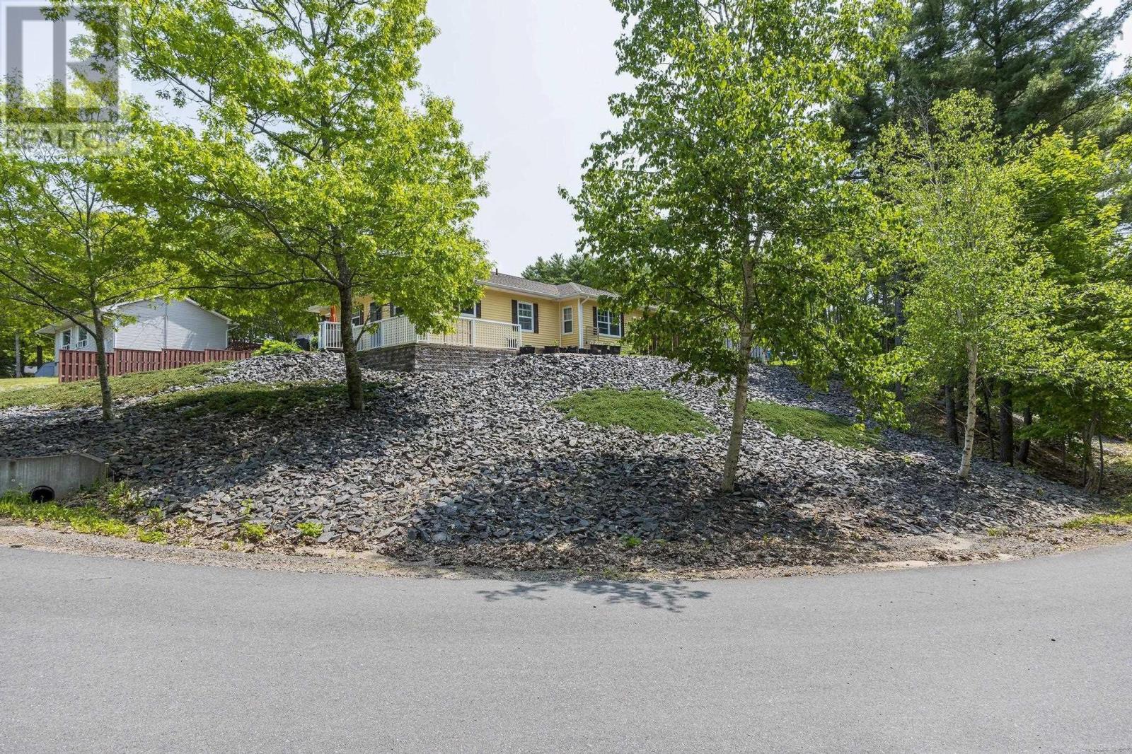 4-6 Fallsview Place, Coldbrook, Nova Scotia  B4R 1B5 - Photo 3 - 202512716