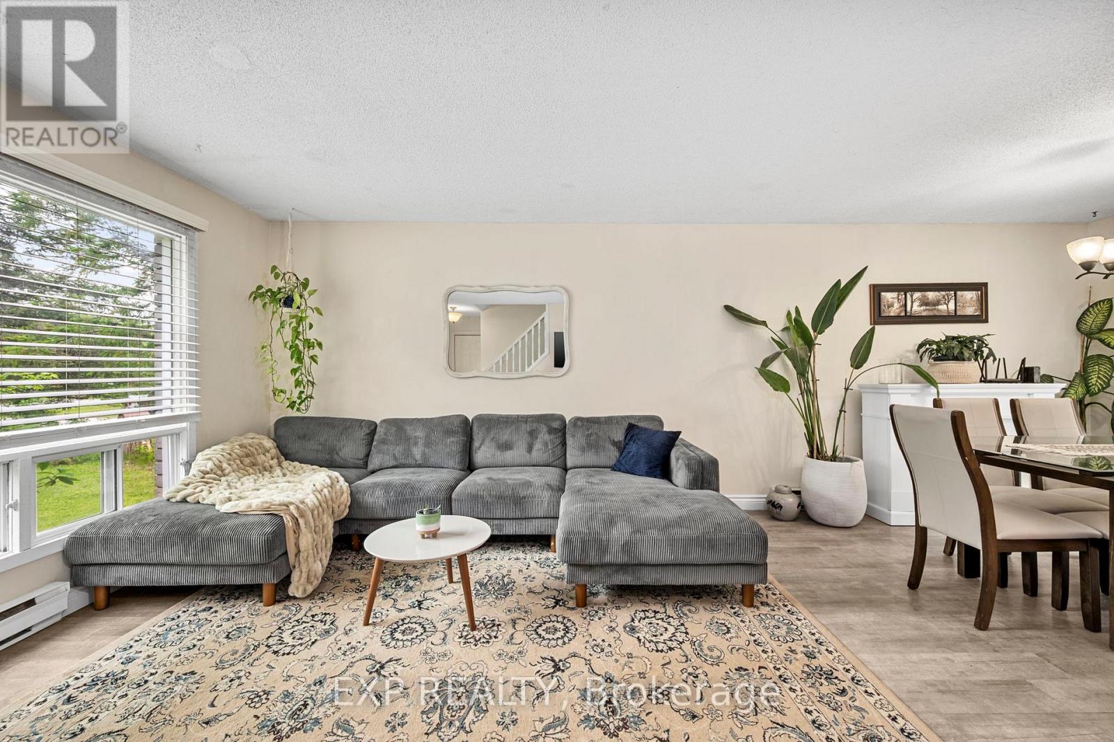75 Brook Crescent, Georgina, Ontario  L0E 1N0 - Photo 6 - N12201355