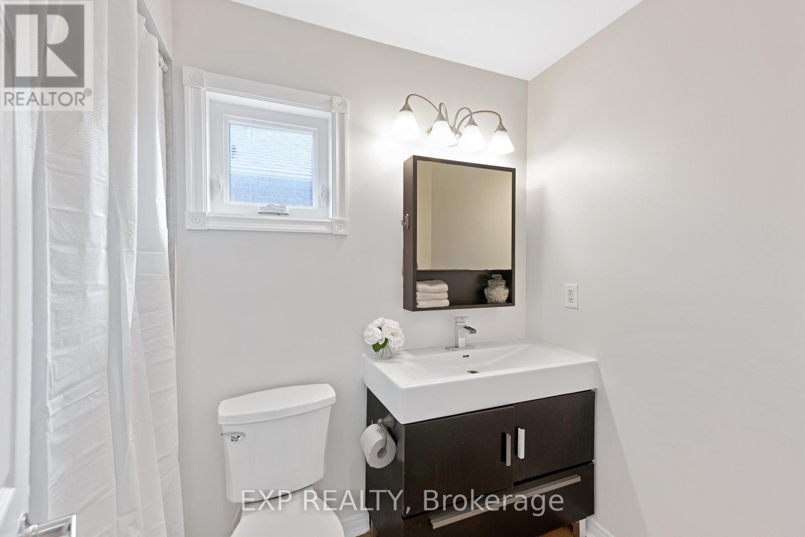 19 Silkwood Crescent, Brampton, Ontario  L6X 4L1 - Photo 12 - W12199260