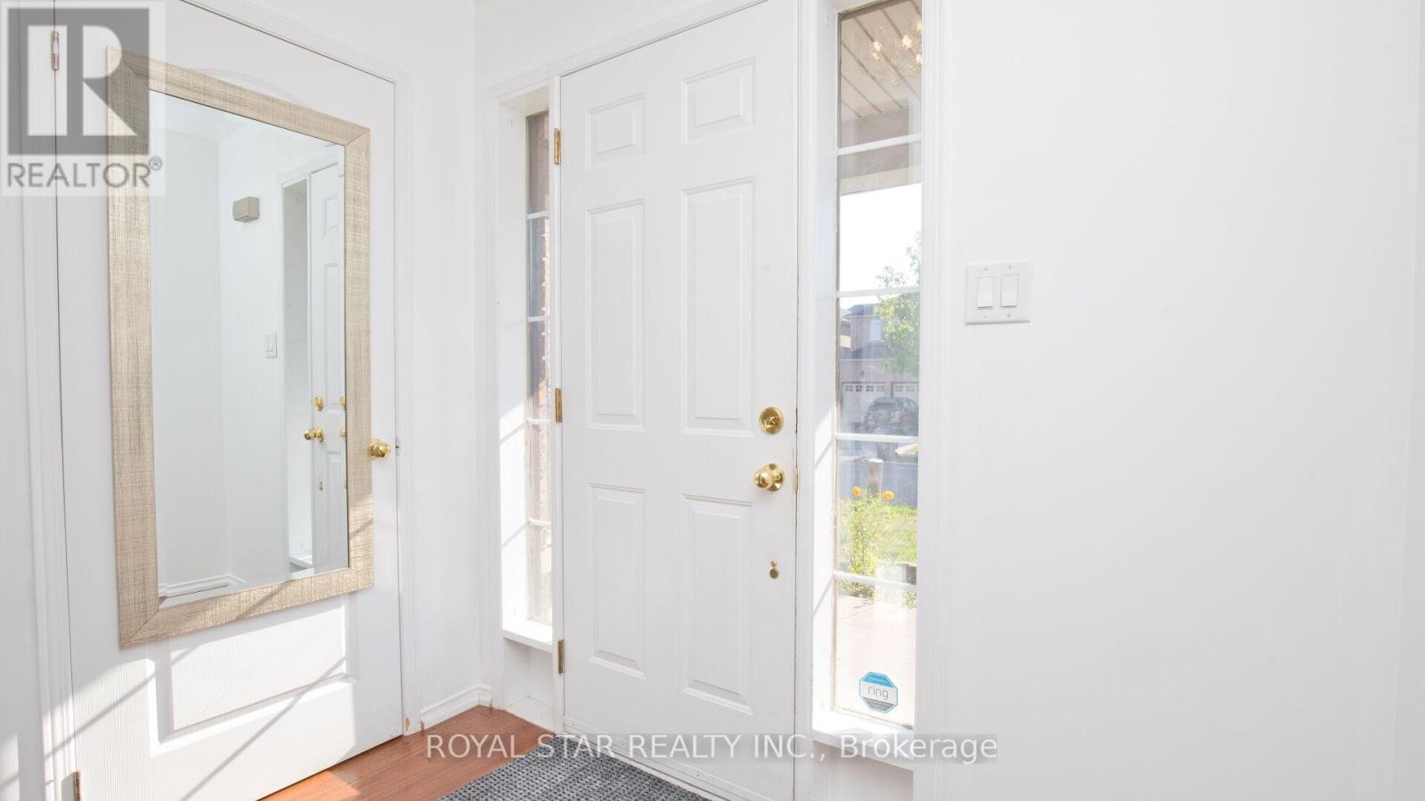 13 Waterdale Road, Brampton, Ontario  L7A 1S7 - Photo 4 - W12184165