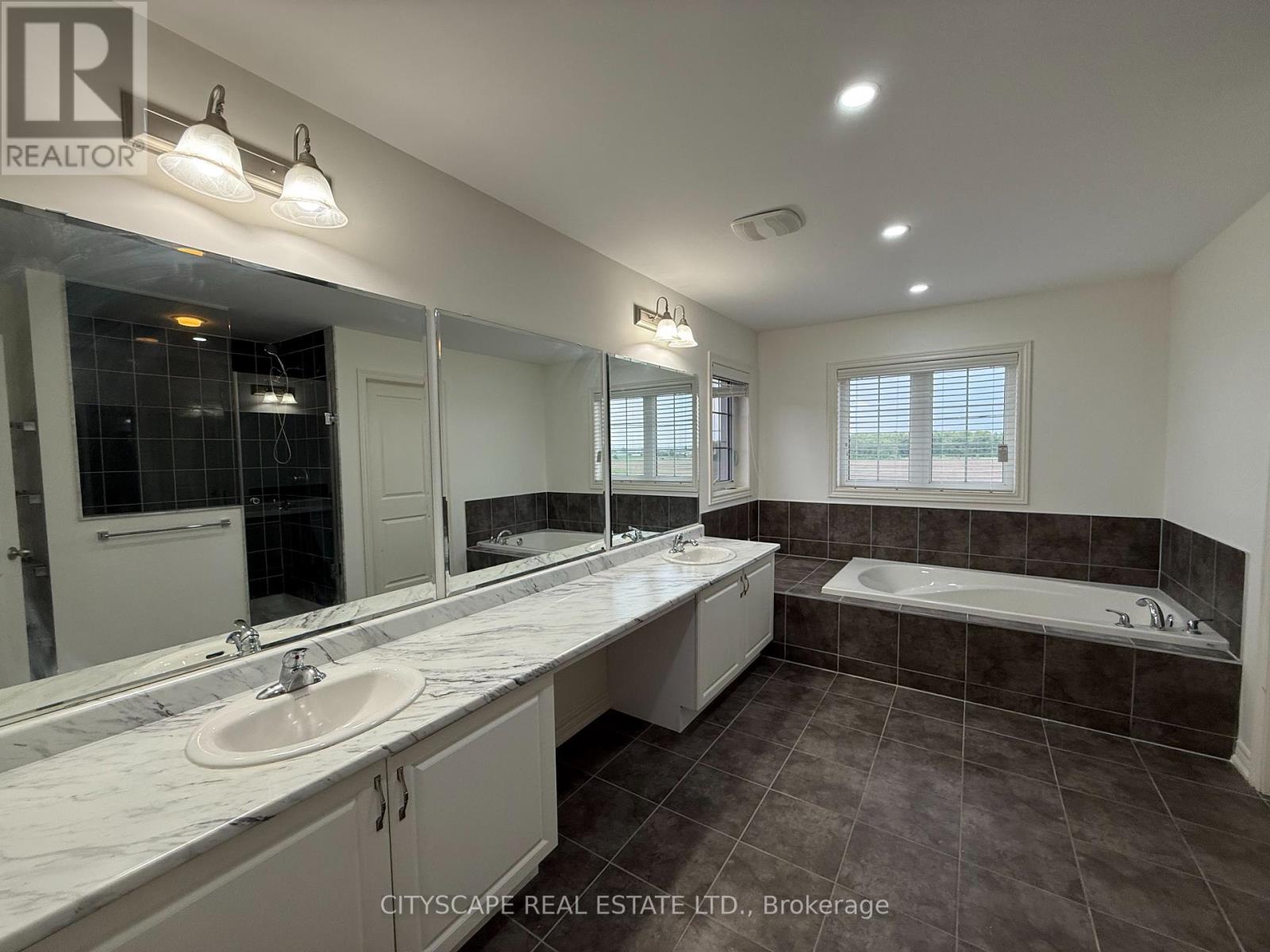 26 Padbury Trail, Brampton, Ontario  L7A 0B6 - Photo 16 - W12184832