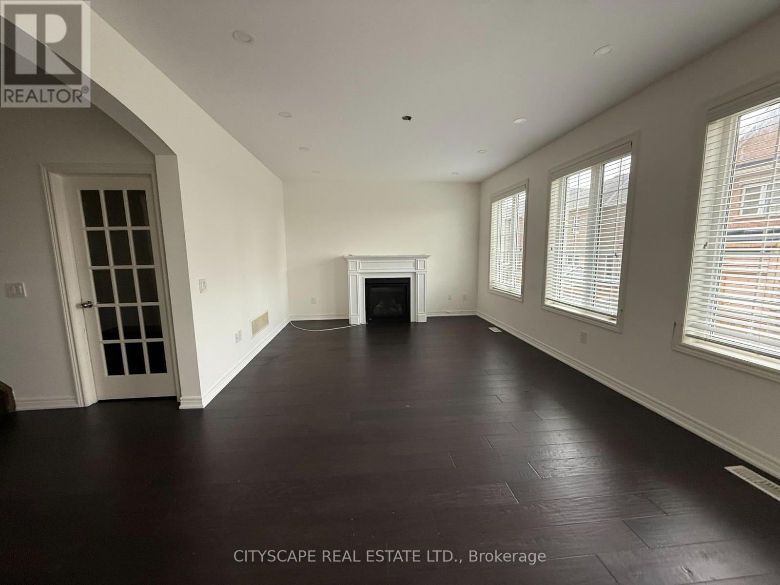 26 Padbury Trail, Brampton, Ontario  L7A 0B6 - Photo 5 - W12184832