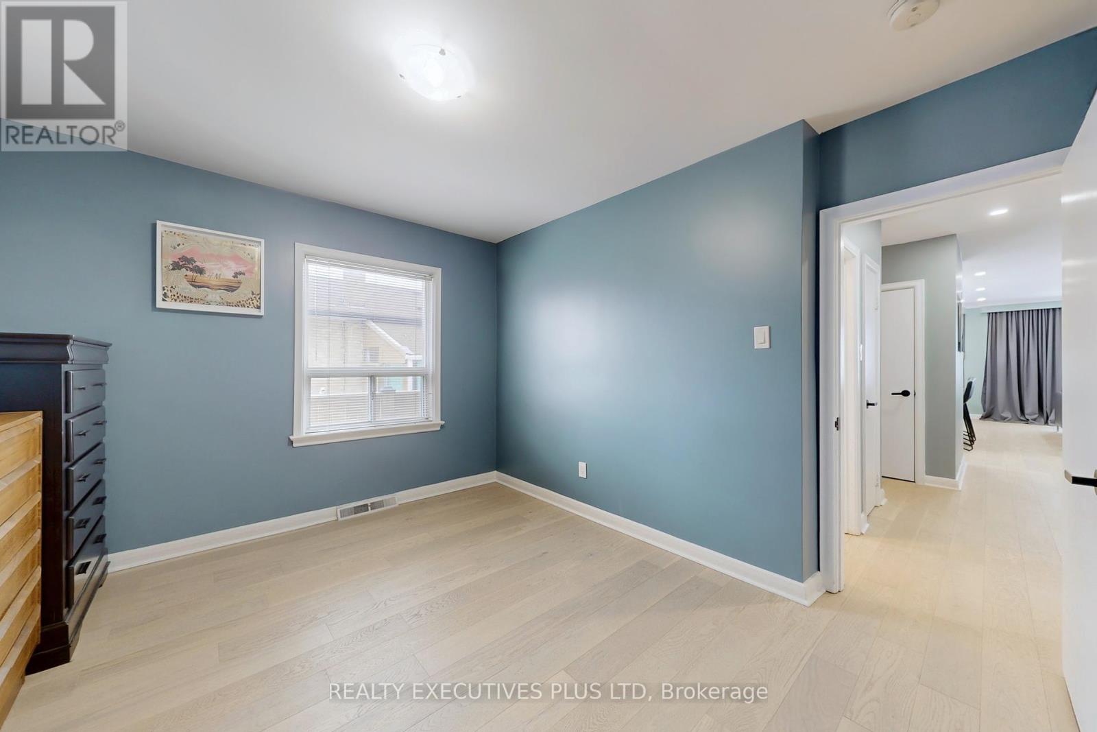 6 Azrock Road, Toronto, Ontario  M6L 2W9 - Photo 13 - W12201360