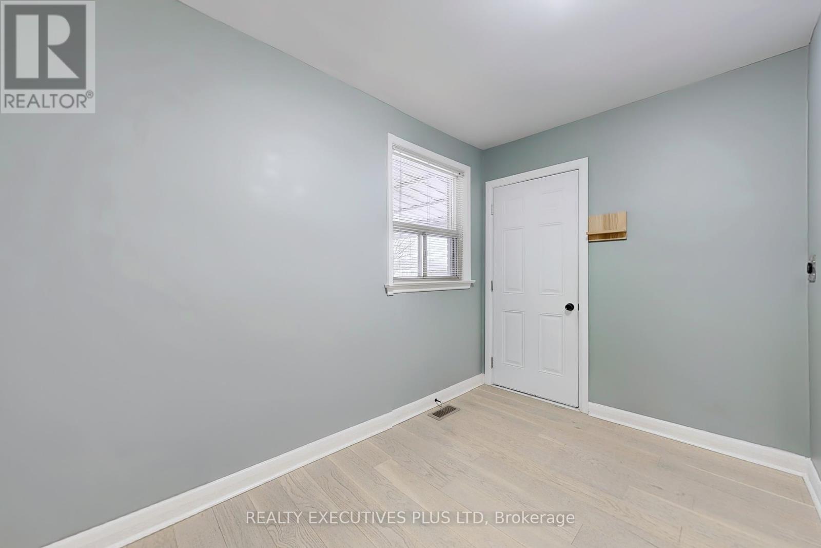 6 Azrock Road, Toronto, Ontario  M6L 2W9 - Photo 14 - W12201360
