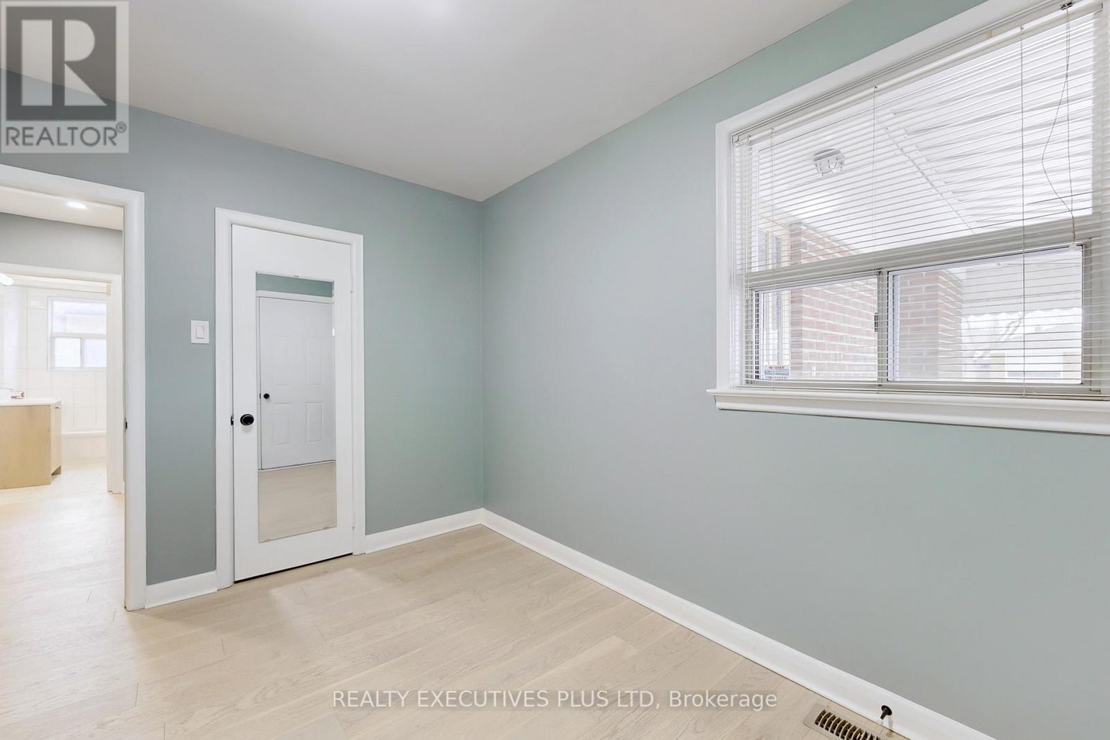 6 Azrock Road, Toronto, Ontario  M6L 2W9 - Photo 15 - W12201360