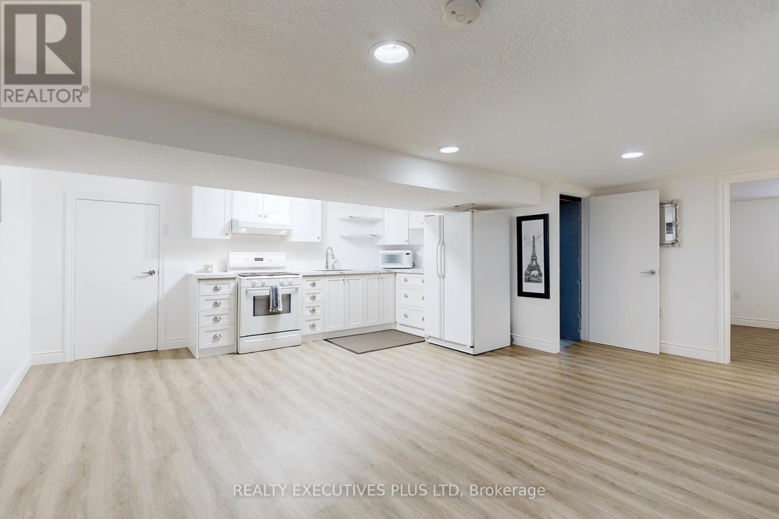 6 Azrock Road, Toronto, Ontario  M6L 2W9 - Photo 18 - W12201360