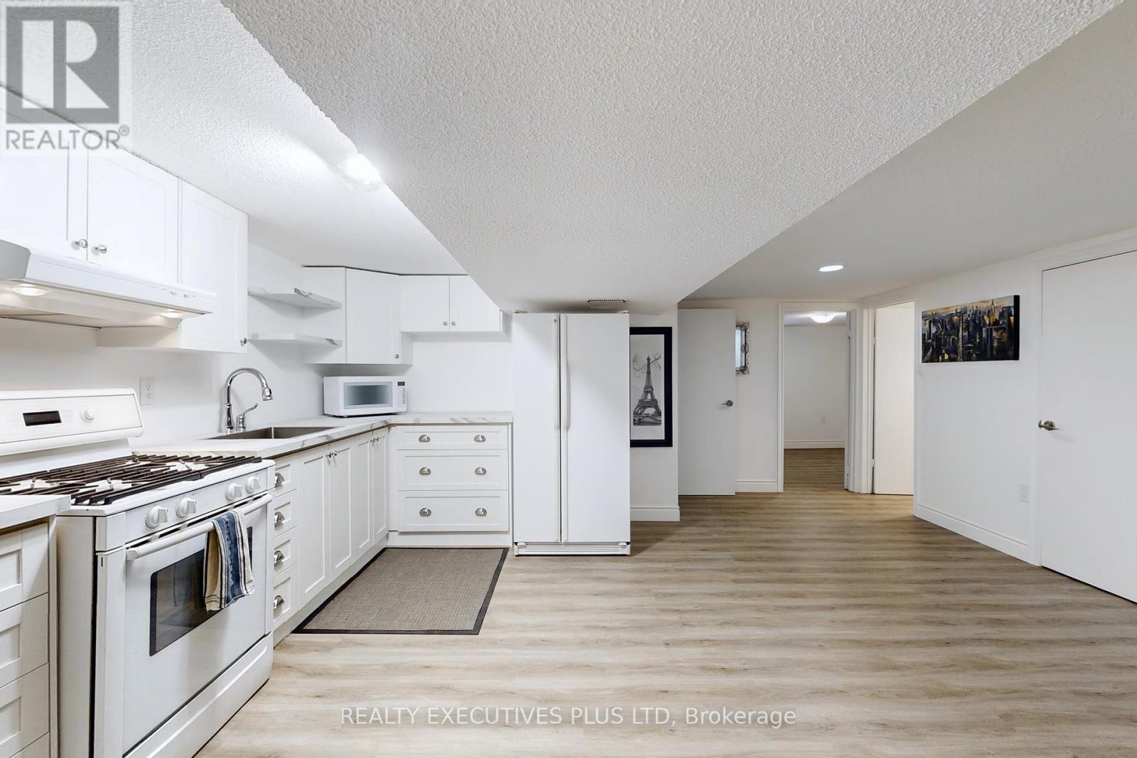 6 Azrock Road, Toronto, Ontario  M6L 2W9 - Photo 19 - W12201360
