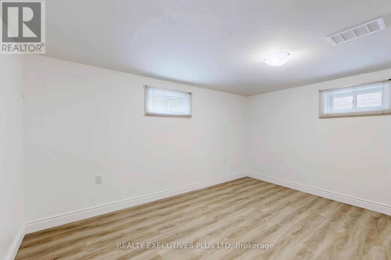 6 Azrock Road, Toronto, Ontario  M6L 2W9 - Photo 21 - W12201360