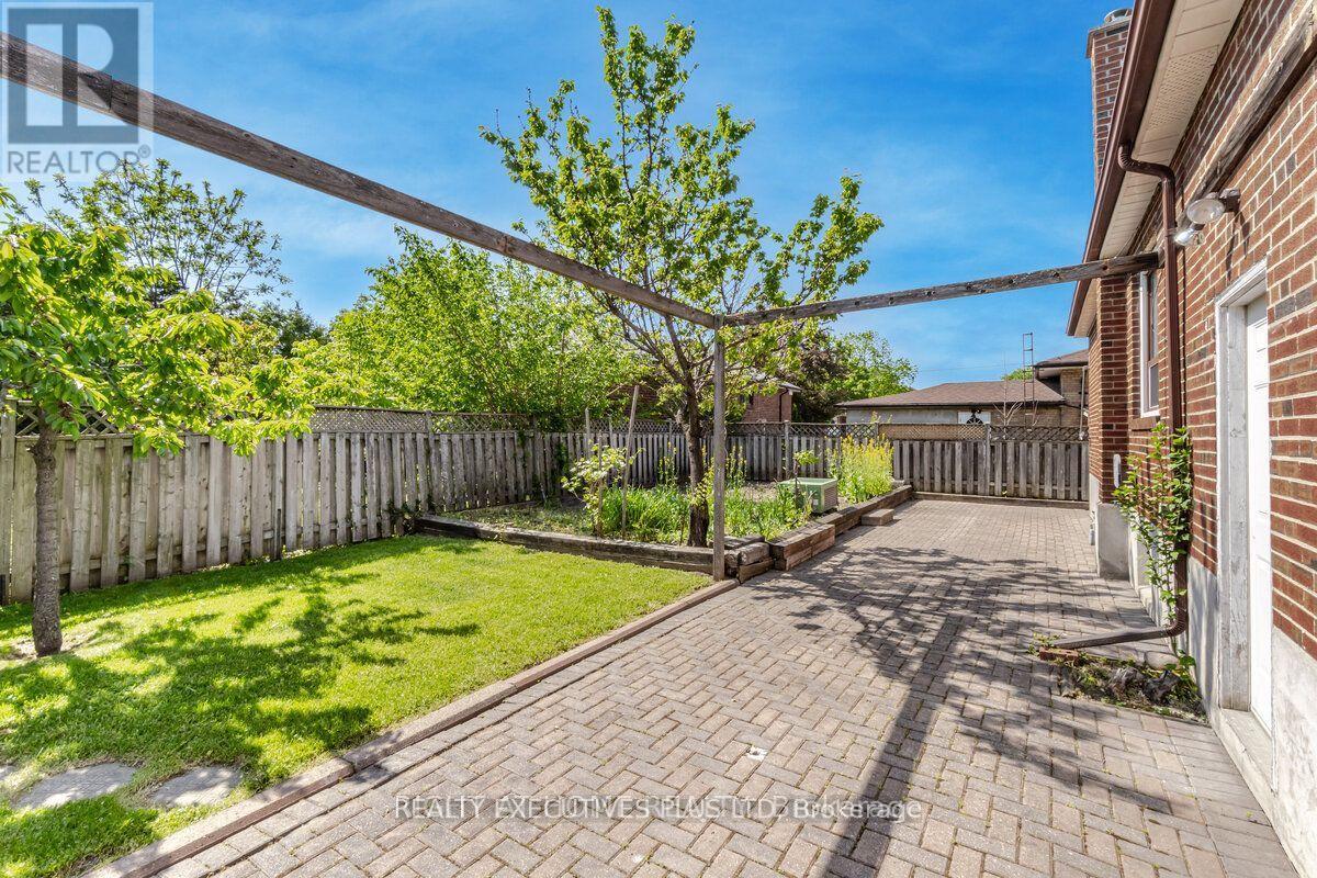 6 Azrock Road, Toronto, Ontario  M6L 2W9 - Photo 22 - W12201360