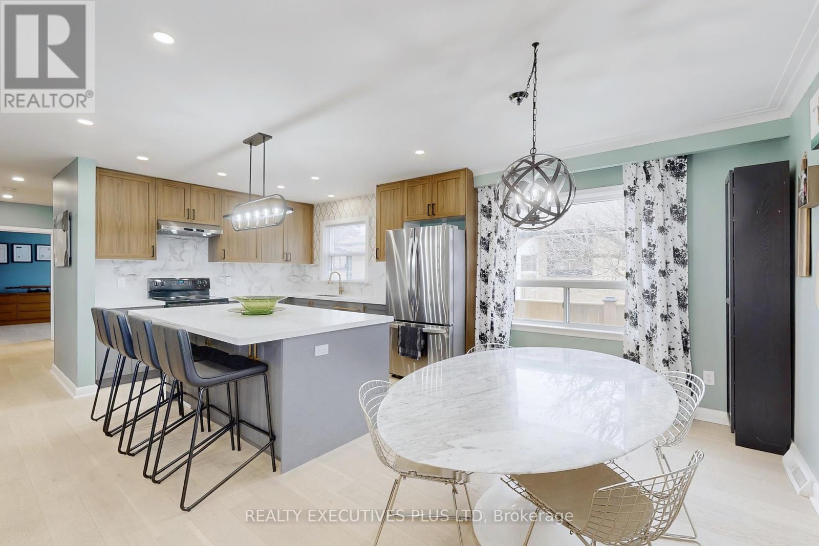 6 Azrock Road, Toronto, Ontario  M6L 2W9 - Photo 8 - W12201360