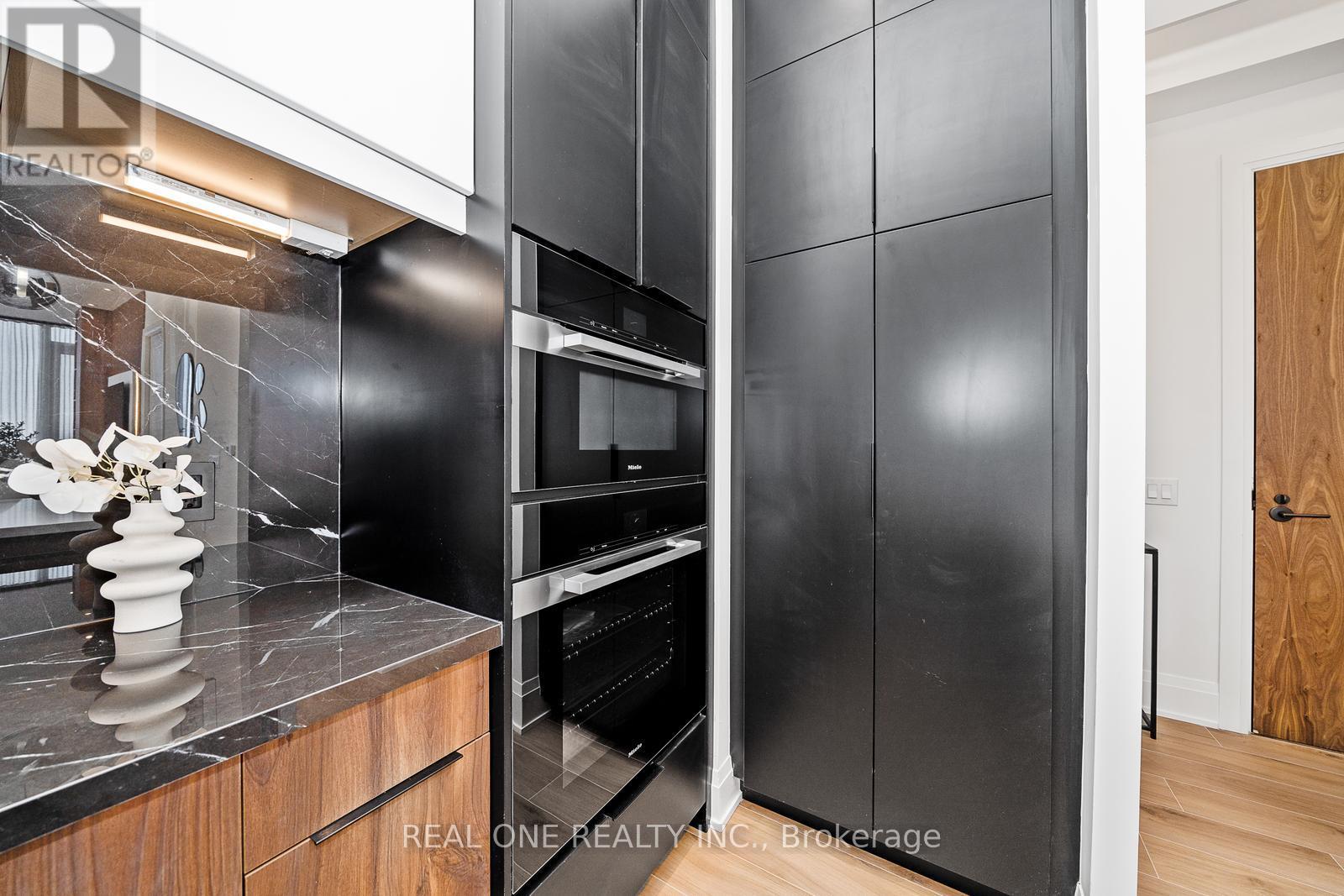 814 - 509 Dundas Street W, Oakville, Ontario  L6M 4M2 - Photo 14 - W12201391