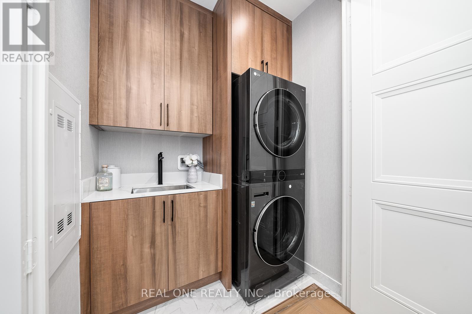 814 - 509 Dundas Street W, Oakville, Ontario  L6M 4M2 - Photo 37 - W12201391