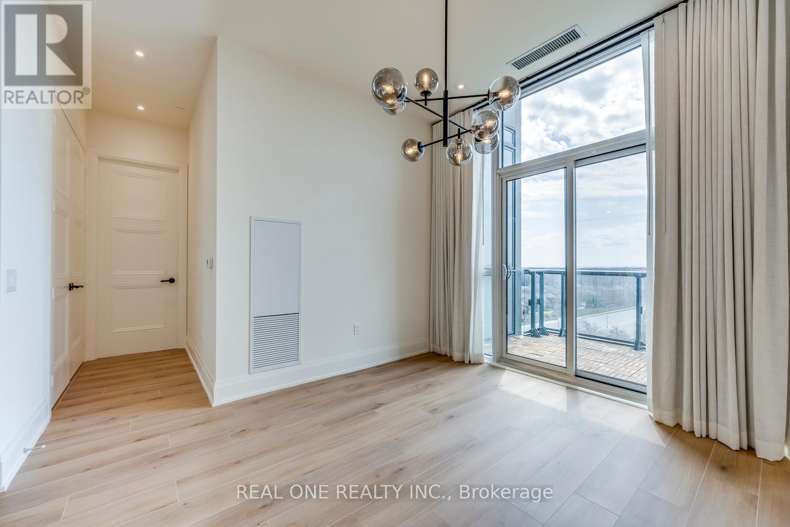 815 - 509 Dundas Street W, Oakville, Ontario  L6M 4M2 - Photo 19 - W12201398