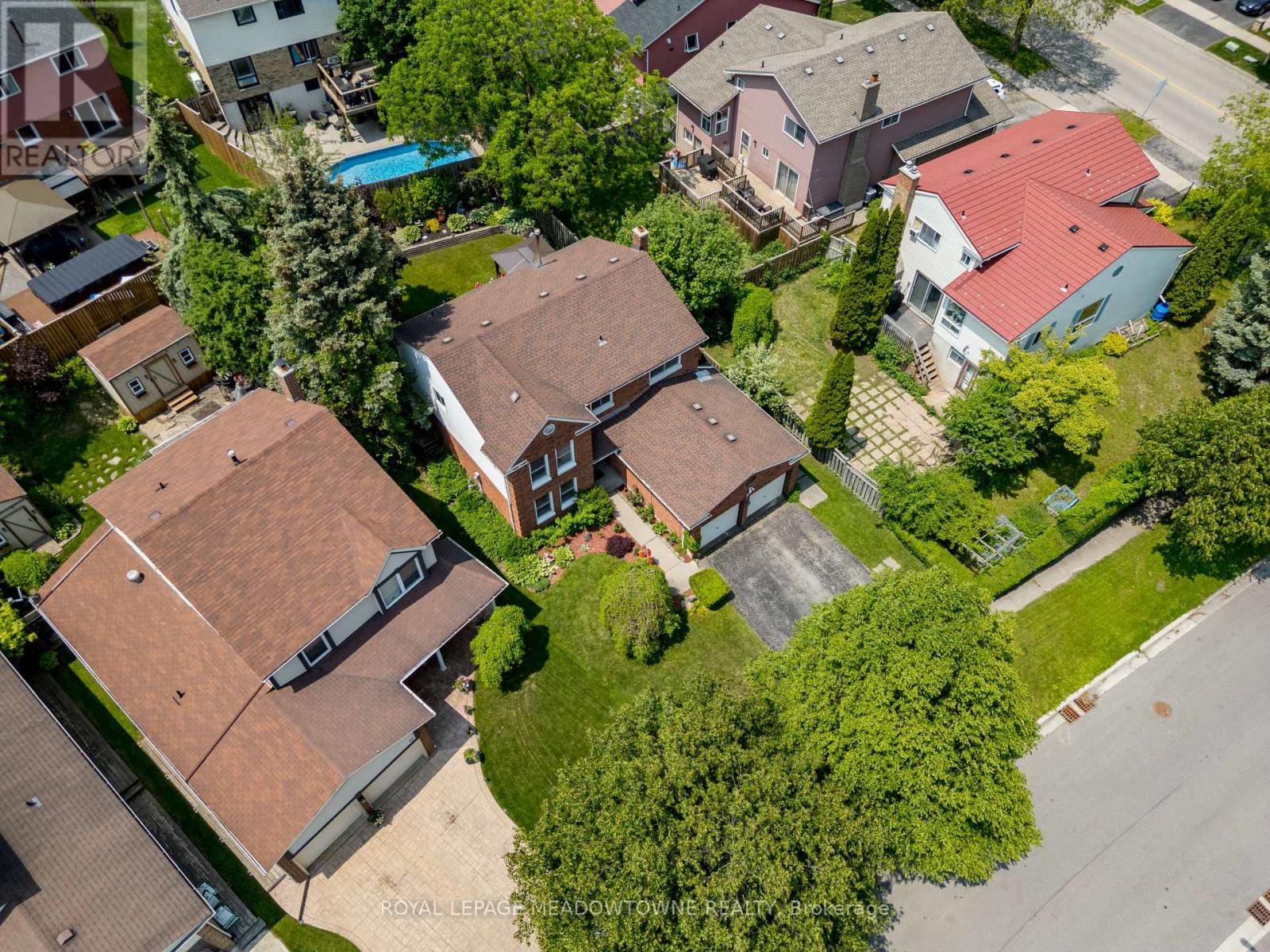 7 Deerwood Crescent, Kitchener, Ontario  N2N 1R4 - Photo 3 - X12201411