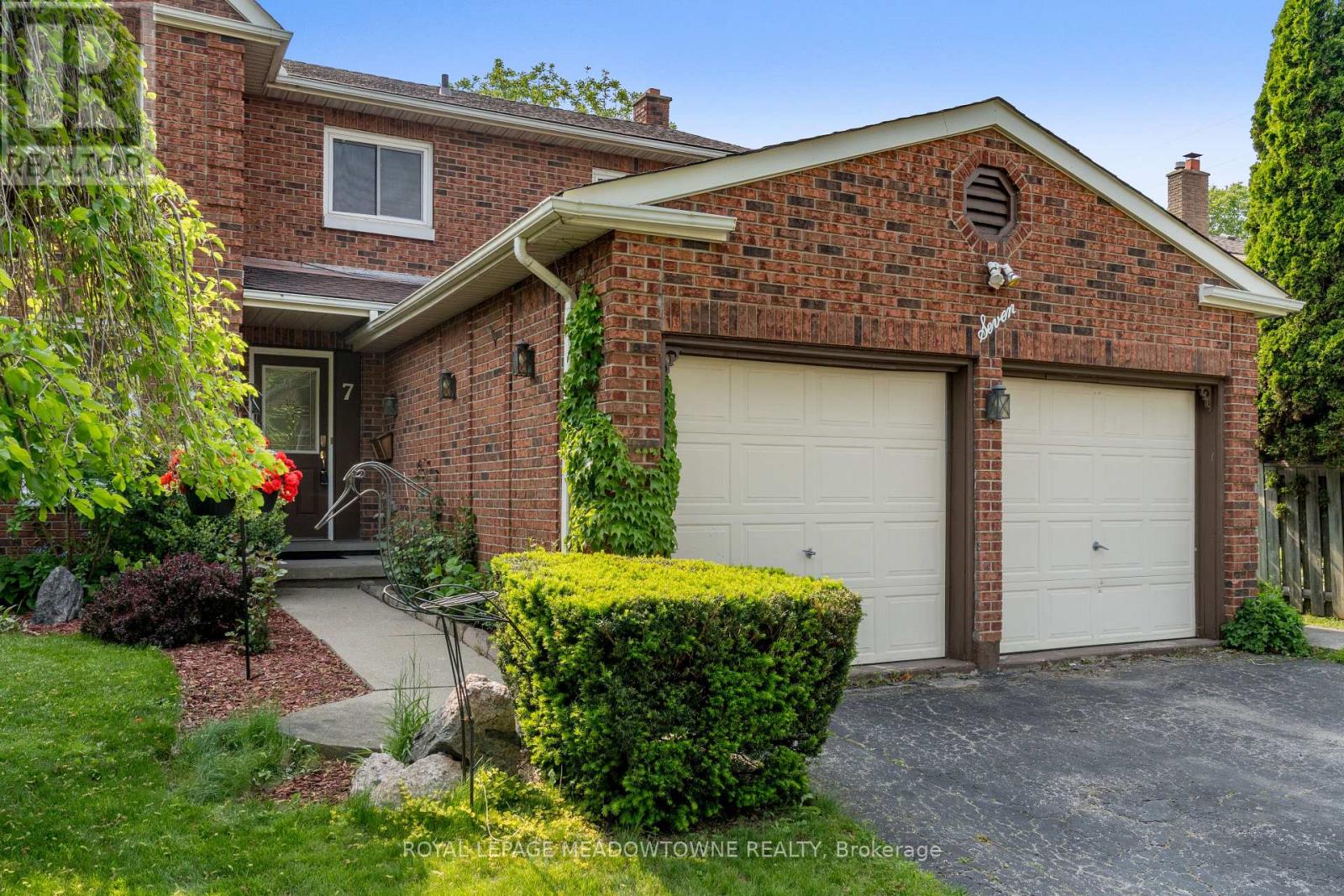 7 Deerwood Crescent, Kitchener, Ontario  N2N 1R4 - Photo 5 - X12201411