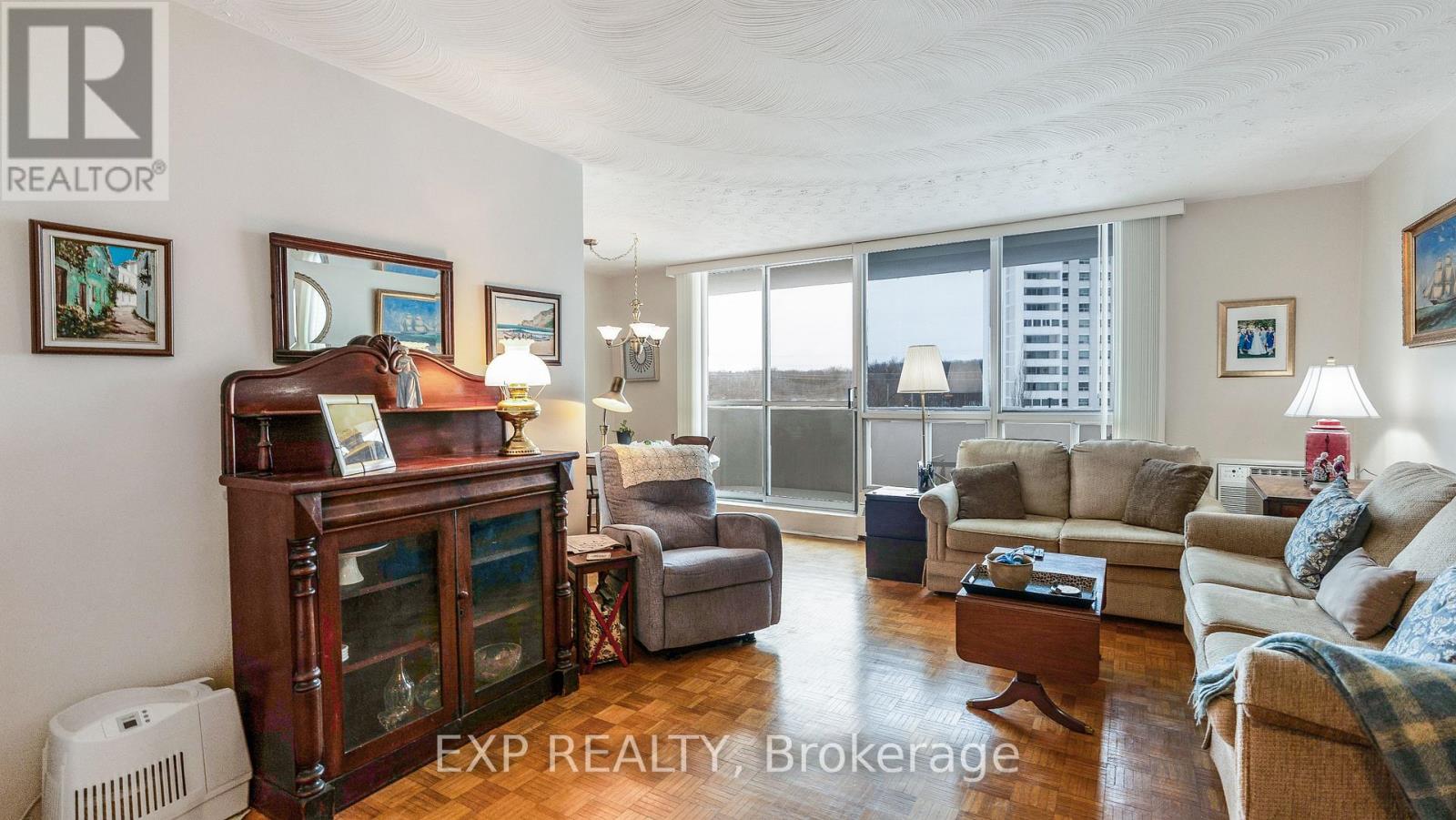 301 - 15 Towering Heights Boulevard, St. Catharines, Ontario  L2T 3G7 - Photo 2 - X12201476