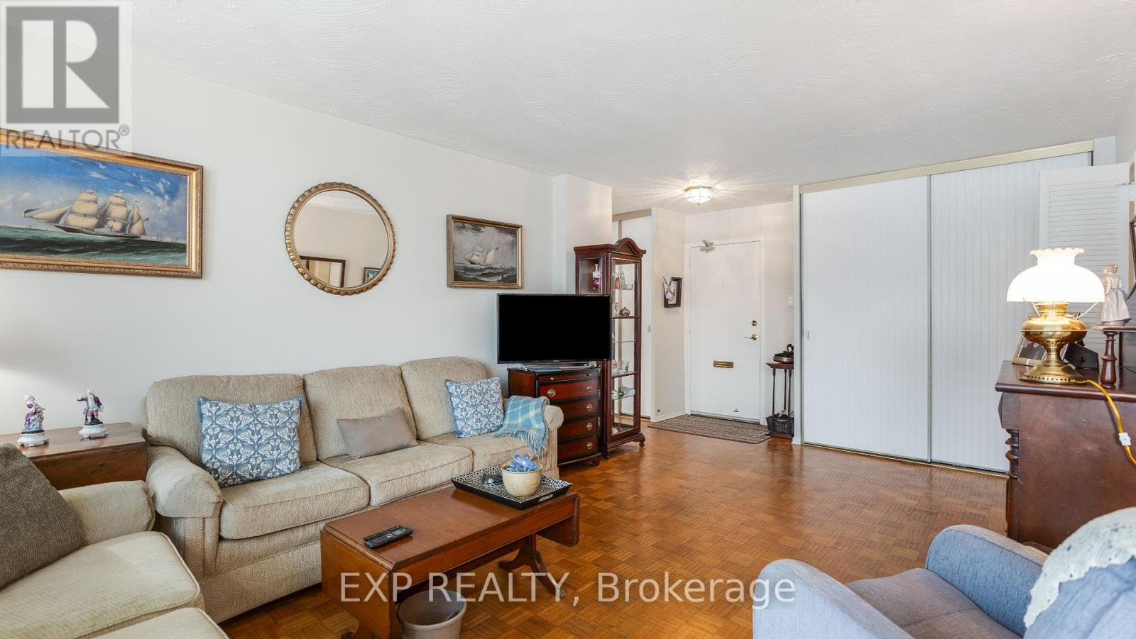 301 - 15 Towering Heights Boulevard, St. Catharines, Ontario  L2T 3G7 - Photo 3 - X12201476