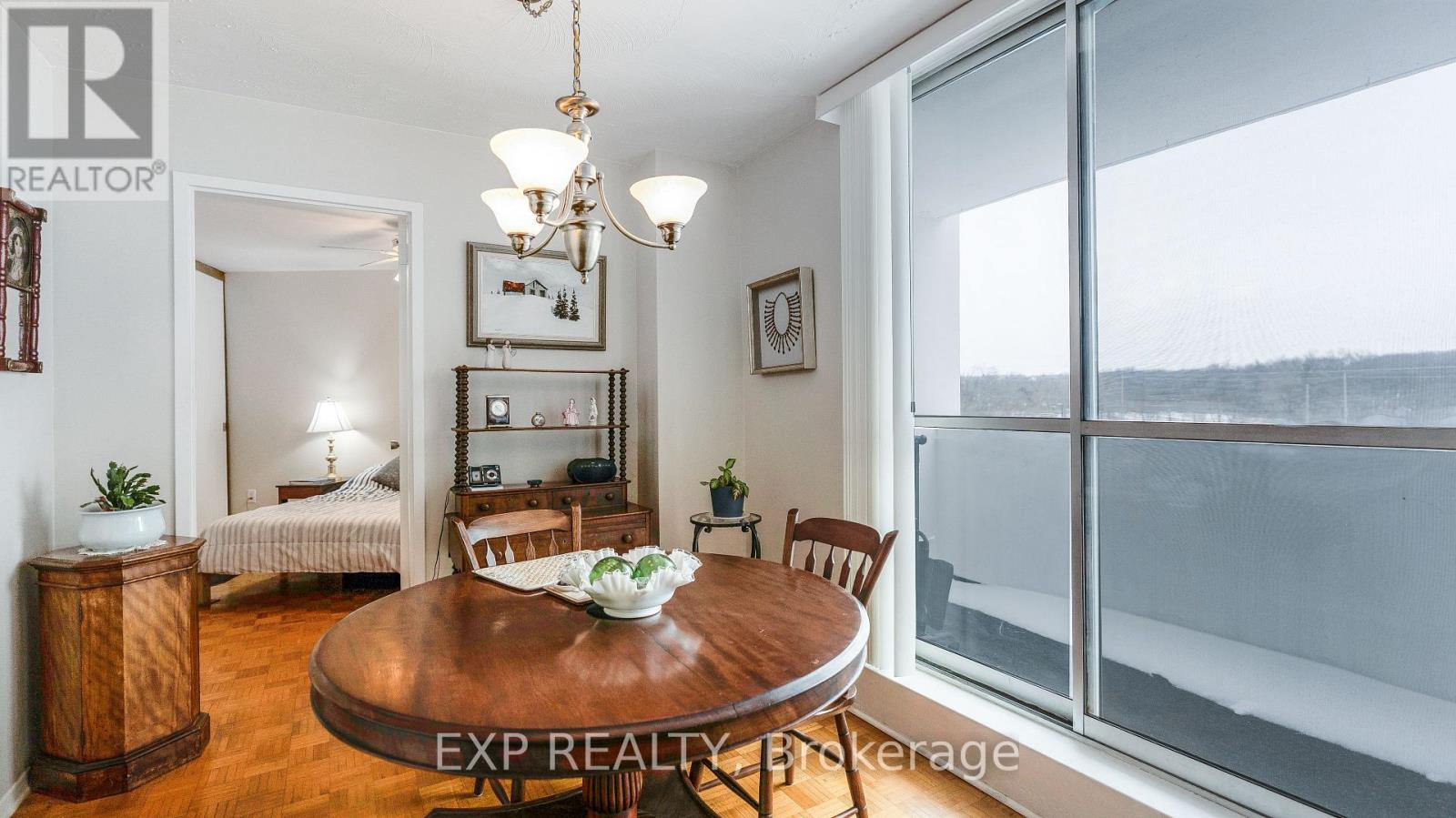 301 - 15 Towering Heights Boulevard, St. Catharines, Ontario  L2T 3G7 - Photo 5 - X12201476