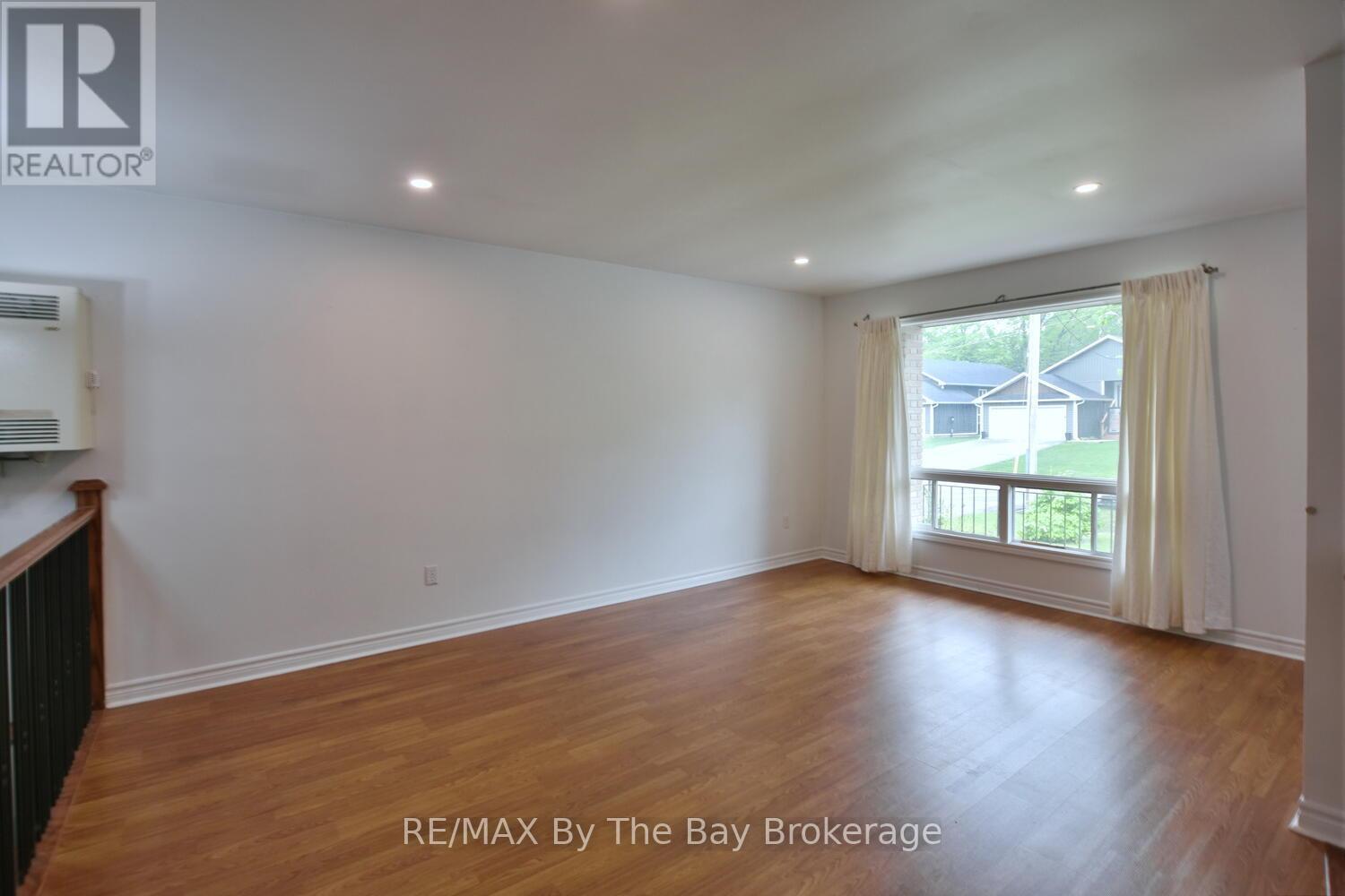 11 Caribbean Drive, Wasaga Beach, Ontario L9Z 2W3 - Photo 8 - S12201484