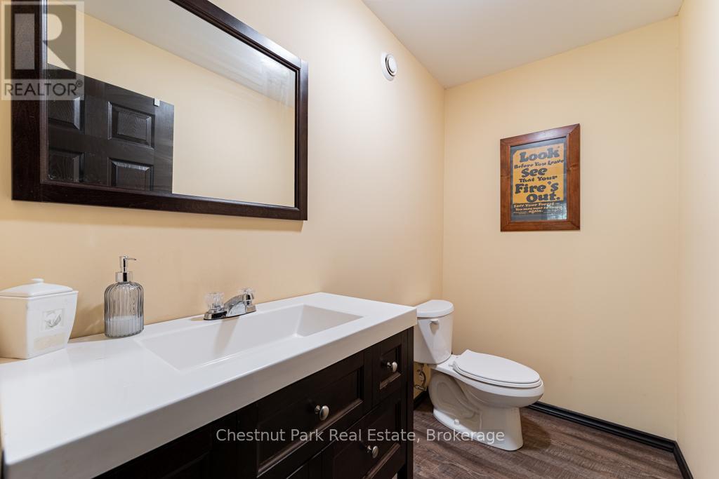 2253 Lone Pine Drive, Huntsville, Ontario  P0B 1L0 - Photo 27 - X12201488