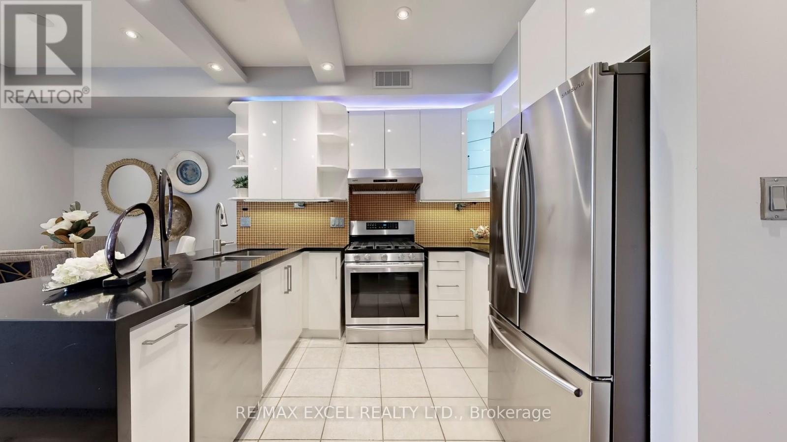 76 Unity Gardens Drive, Markham (Village Green-South Unionville), Ontario  L3R 4Y7 - Photo 14 - N12201075