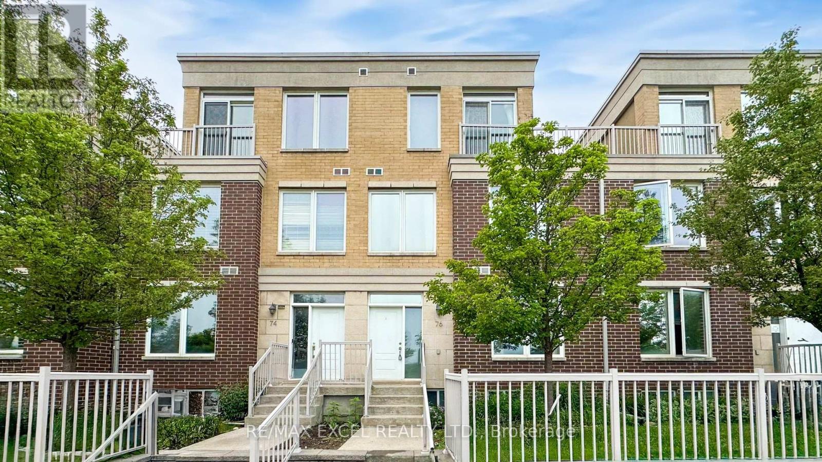 76 Unity Gardens Drive, Markham, Ontario  L3R 4Y7 - Photo 2 - N12201075