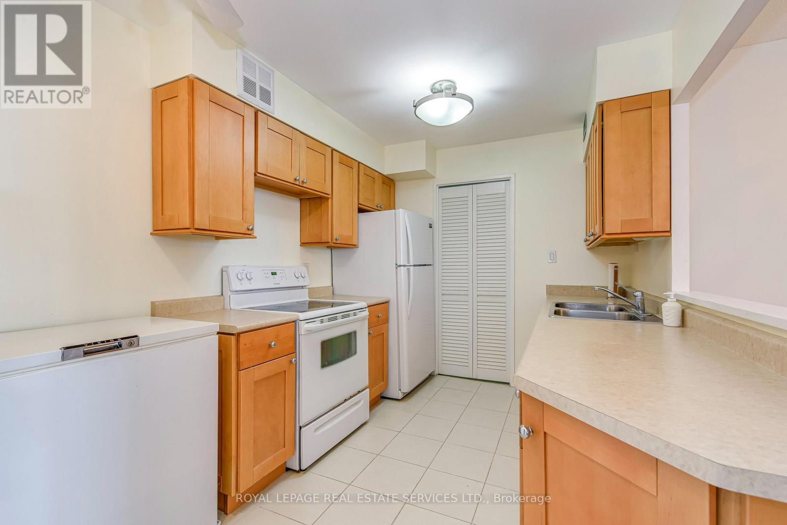 2111 - 3605 Kariya Drive, Mississauga, Ontario  L5B 3J4 - Photo 11 - W12197781