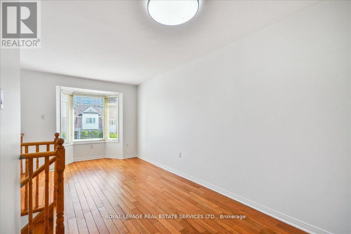 3302 Pinto Place, Mississauga, Ontario  L5B 1V7 - Photo 5 - W12160329