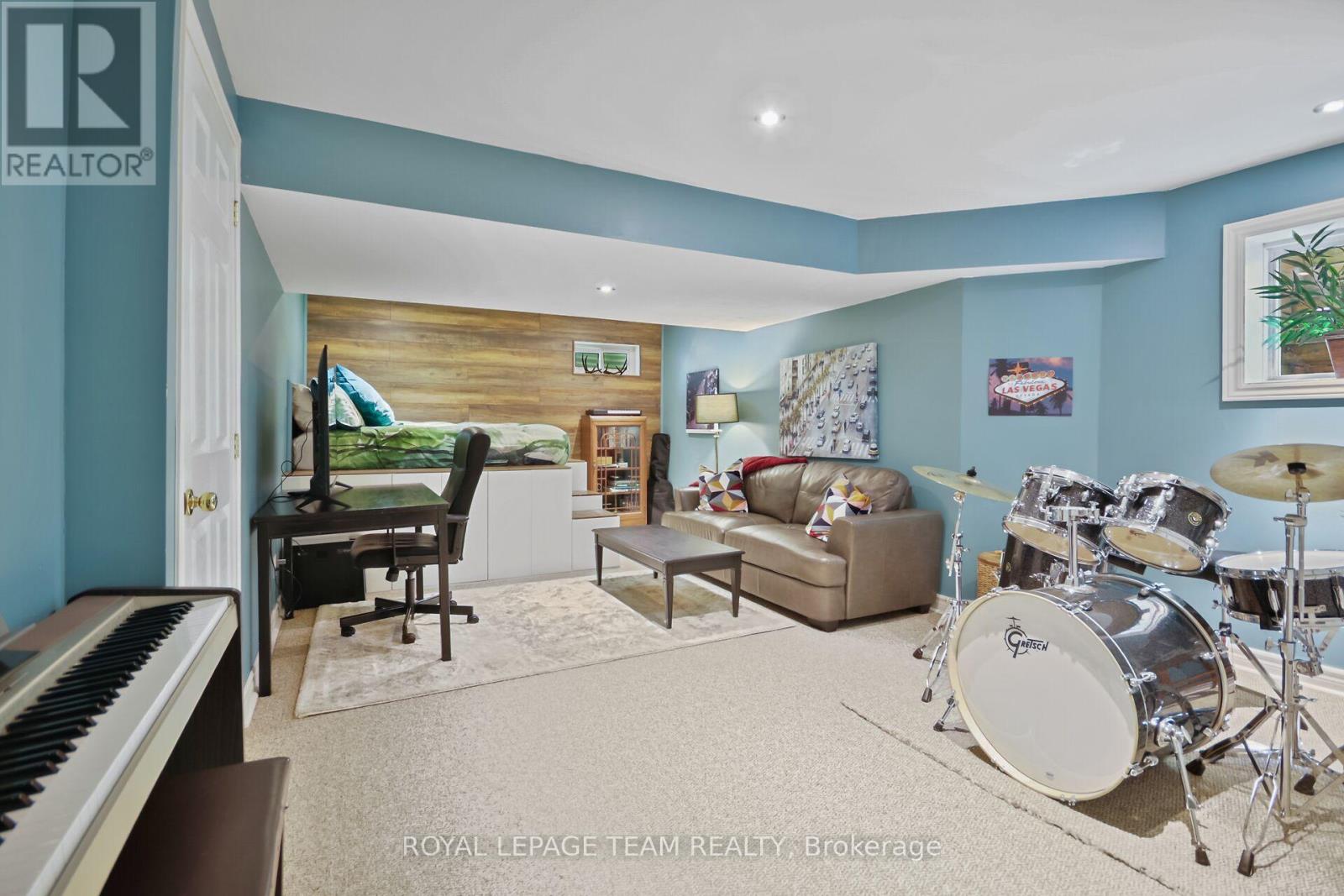 83 Hobin Street, Ottawa, Ontario  K2S 1G8 - Photo 36 - X12201418