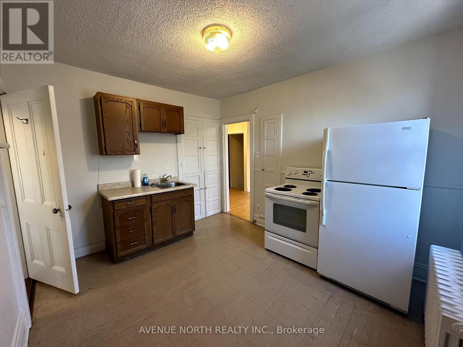 73 Poplar Street, Ottawa, Ontario  K1R 6V3 - Photo 11 - X12201424