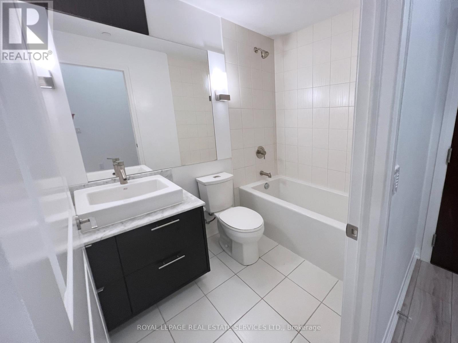 213 - 8 Mercer Street, Toronto, Ontario  M5V 0C4 - Photo 14 - C12201444