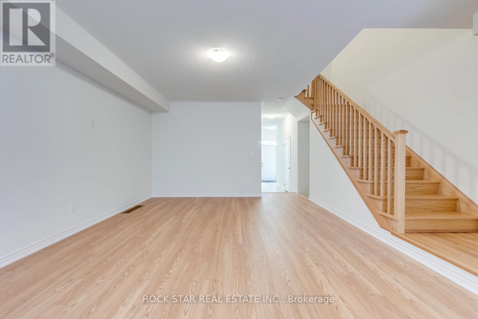 268 Okanagan Path, Oshawa (Donevan), Ontario  L1H 0A7 - Photo 4 - E12201446