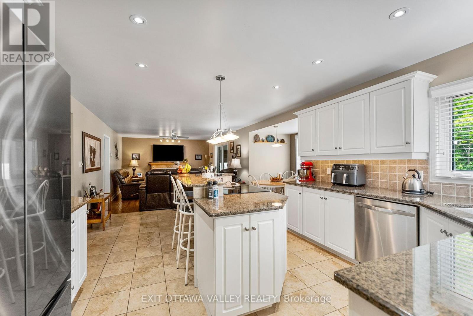 127 Owens Street, Pembroke, Ontario  K8A 8K1 - Photo 18 - X12201445