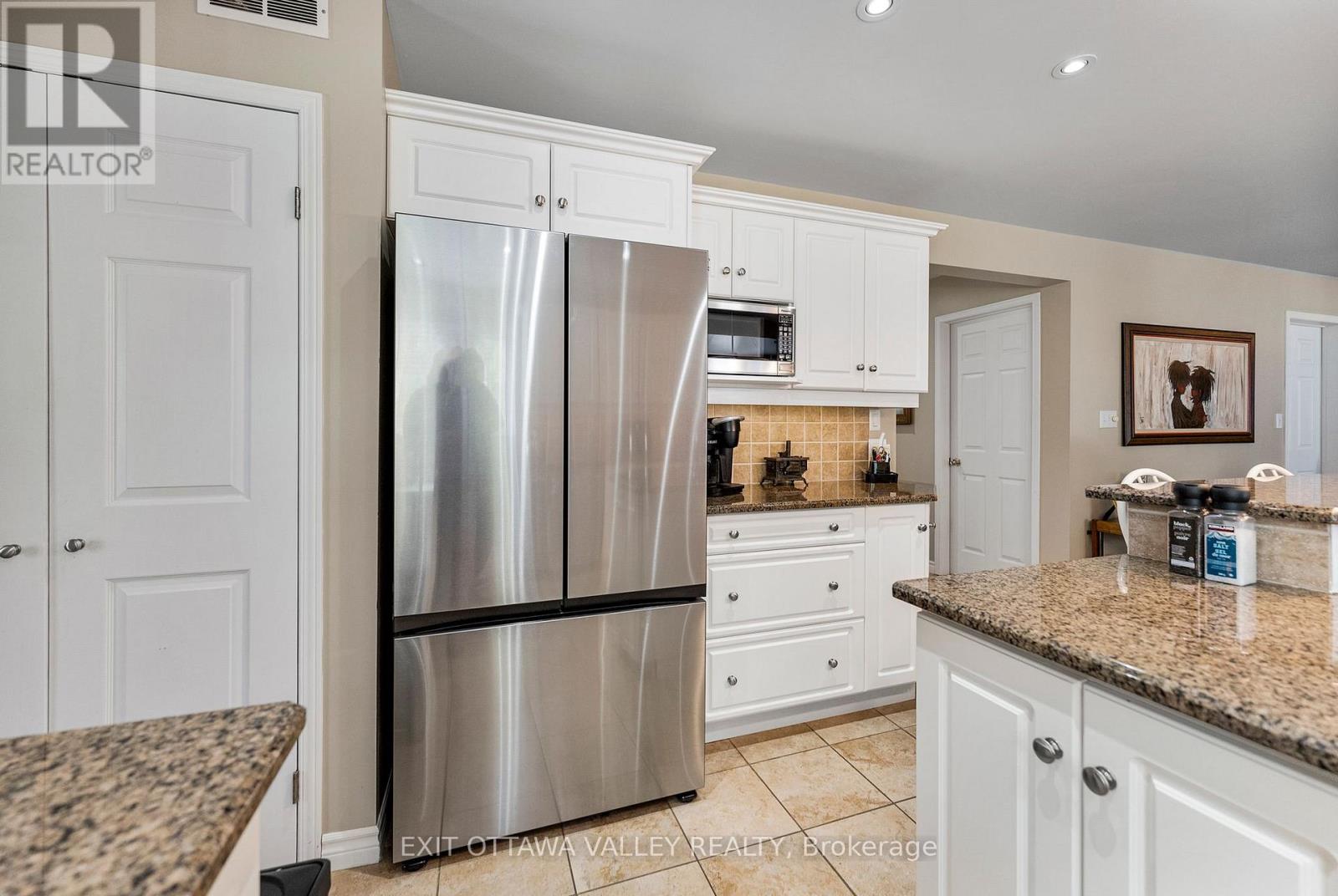 127 Owens Street, Pembroke, Ontario  K8A 8K1 - Photo 20 - X12201445