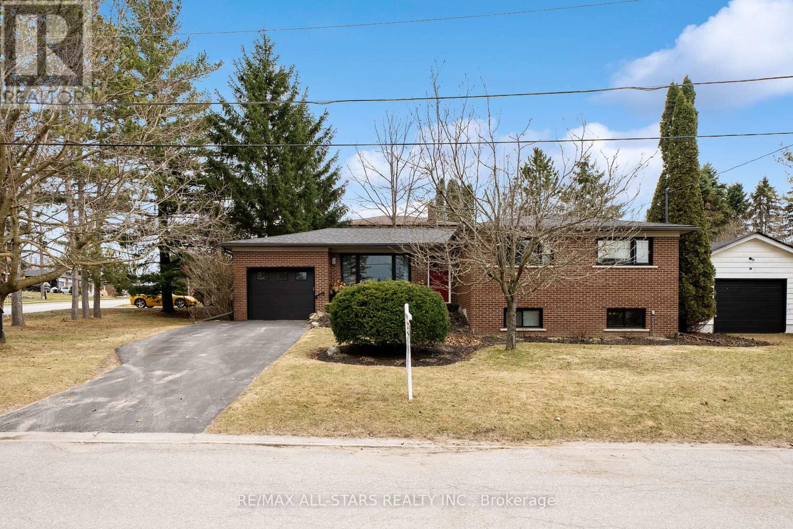 12 Joseph Street, Uxbridge, Ontario  L9P 1H8 - Photo 3 - N12201455